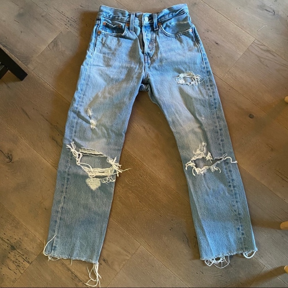 Levi’s wedgie straight ripped jeans